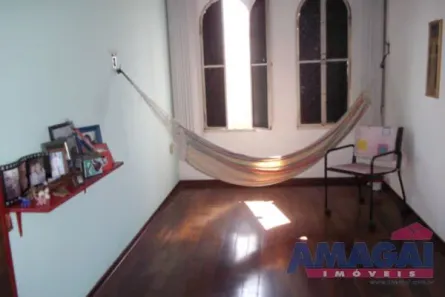 Sobrado com 4 Quartos à venda, 300m² no Jardim Santa Maria, Jacareí