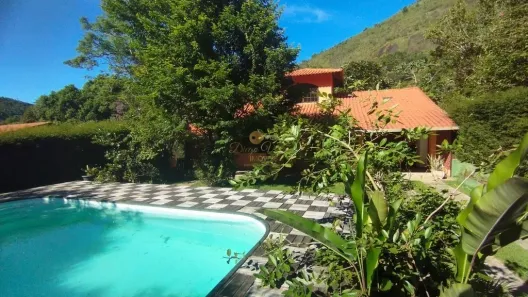Casa de Condomínio com 2 Quartos à venda, 525m² no Três Córregos, Teresópolis
