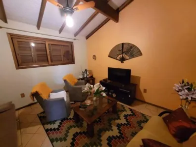 Casa com 3 Quartos para alugar, 200m² no Auxiliadora, Porto Alegre