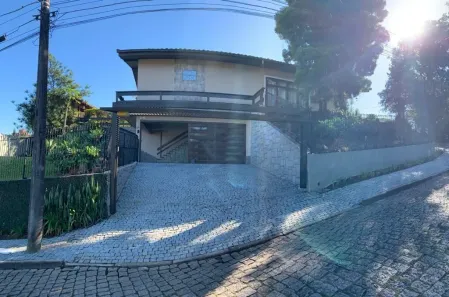 Casa com 3 Quartos à venda, 330m² no Bom Retiro, Joinville