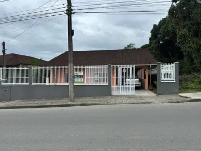 Casa com 4 Quartos para alugar, 164m² no Morro do Meio, Joinville