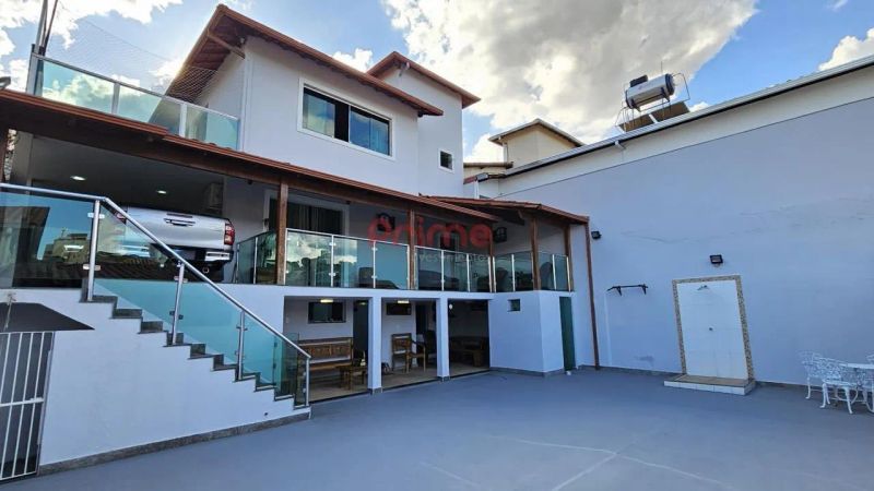 Casa com 5 quartos — Santa Mônica, Belo Horizonte