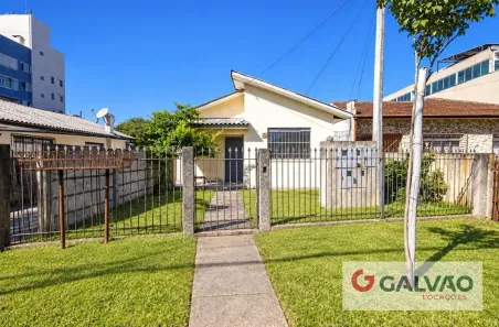 Casa com 3 Quartos para alugar, 63m² no Bacacheri, Curitiba
