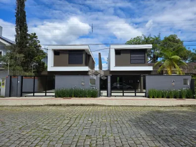 Casa com 4 Quartos à venda, 215m² no Saguaçu, Joinville