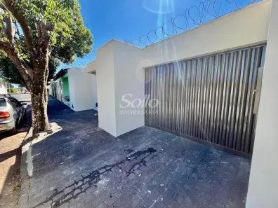 Casa com 3 Quartos para alugar, 110m² no Santa Rosa, Uberlândia