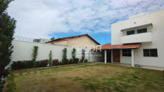 Casa com 5 Quartos para alugar, 200m² no Umuarama, Uberlândia