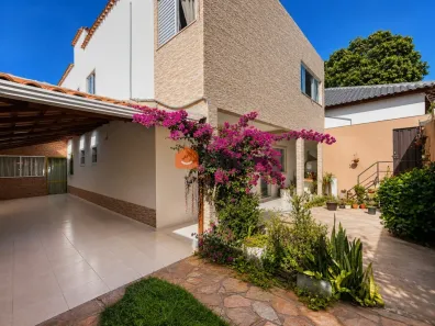 Casa com 3 Quartos para alugar, 289m² no Horto Florestal, Belo Horizonte