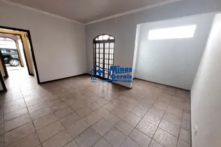 Casa com 3 Quartos para alugar, 130m² no Vila Jaci, São José dos Campos