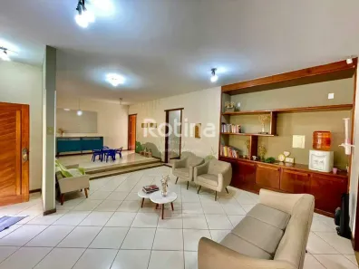 Casa com 4 Quartos à venda, 274m² no Vigilato Pereira, Uberlândia