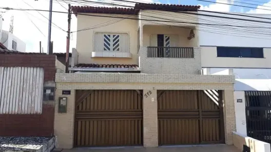 Sobrado com 5 Quartos à venda, 350m² no Getúlio Vargas, Aracaju