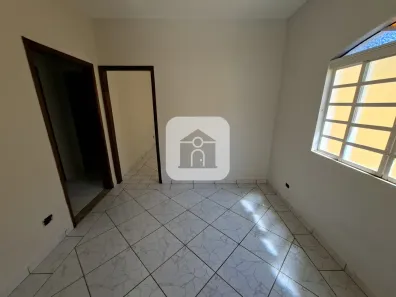 Casa com 4 Quartos para alugar, 50m² no Presidente Roosevelt, Uberlândia