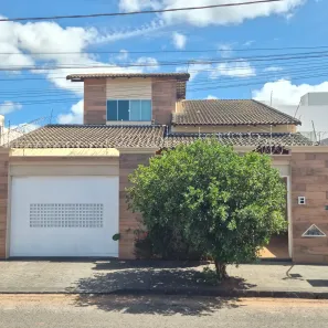 Casa com 3 Quartos à venda, 230m² no Jardim Patrícia, Uberlândia