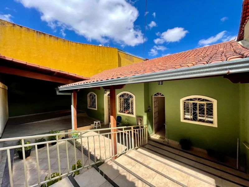 Casa com 6 quartos — Floramar, Belo Horizonte