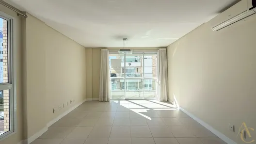 Apartamento com 2 Quartos para alugar, 75m² no Centro, Florianópolis