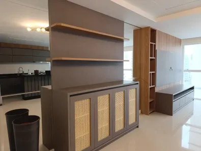 Apartamento com 3 Quartos para alugar, 130m² no Centro, Balneário Camboriú