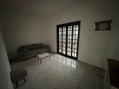 Casa com 2 Quartos para alugar, 50m² no Centro, Itaguaí