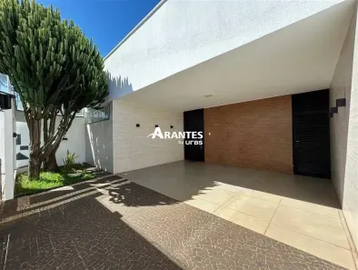 Casa com 3 Quartos à venda, 258m² no Osvaldo Rezende, Uberlândia