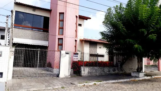 Casa com 3 Quartos à venda, 270m² no Candelária, Natal