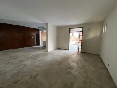 Casa com 4 Quartos para alugar, 650m² no Centro, Taubaté