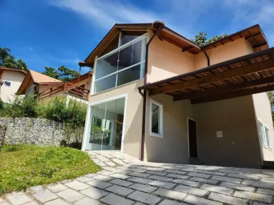 Casa com 3 Quartos à venda, 120m² no Carangola, Petrópolis