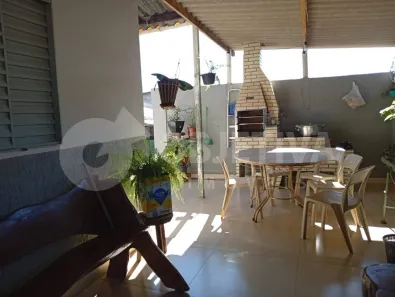 Casa com 8 Quartos à venda, 100m² no Jaraguá, Uberlândia