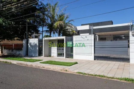 Casa com 4 Quartos para alugar, 373m² no Zona 02, Maringá