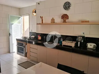 Casa com 6 Quartos à venda, 140m² no Maria Paula, Niterói