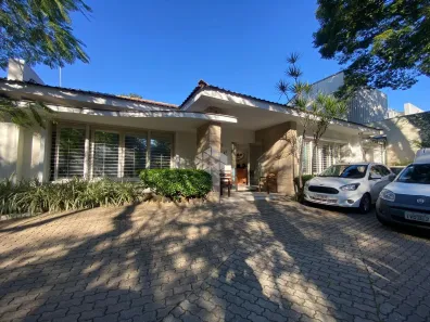 Casa com 6 Quartos à venda, 357m² no Três Figueiras, Porto Alegre