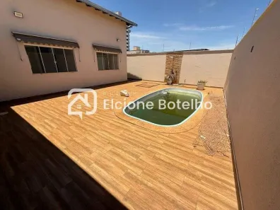 Casa com 3 Quartos à venda, 209m² no Santa Mônica, Uberlândia