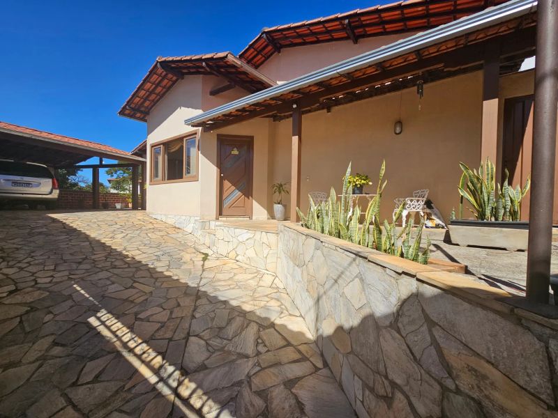 Casa com 4 quartos — Santa Amélia, Belo Horizonte