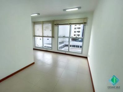 Sala Comercial à venda, 32m² no Centro, Florianópolis