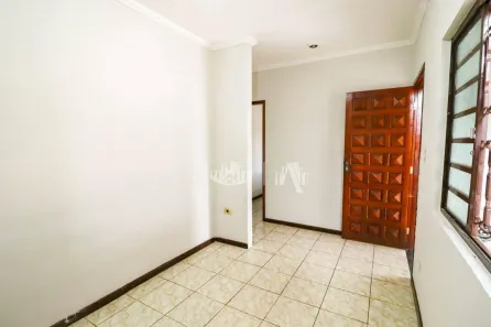 Casa com 2 Quartos para alugar, 90m² no Jardim Guararapes, Londrina