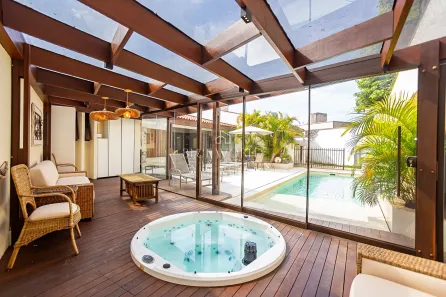 Casa com 4 Quartos à venda, 344m² no São Lourenço, Curitiba