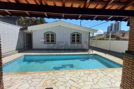 Casa com 2 Quartos para alugar, 189m² no Vila Thais, Atibaia