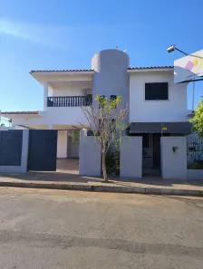 Sobrado com 4 Quartos para alugar, 360m² no Vila Santo Antônio, Rio Verde