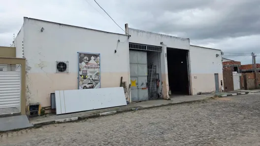 Galpão/Depósito/Armazém à venda, 200m² no Papagaio, Feira de Santana
