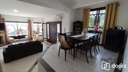 Casa com 5 Quartos à venda, 236m² no Vila Nova, Porto Alegre