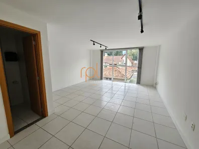 Sala Comercial para alugar, 30m² no Quarteirão Brasileiro, Petrópolis