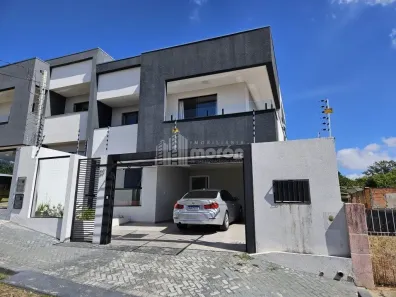 Sobrado com 3 Quartos à venda, 181m² no Uvaranas, Ponta Grossa
