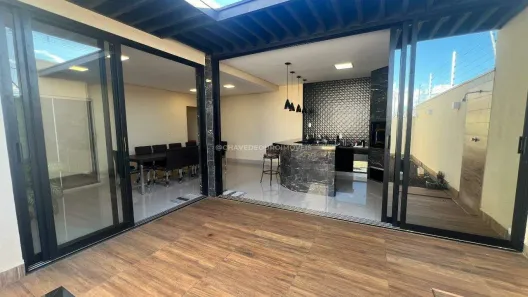 Casa com 3 Quartos à venda, 220m² no Jardim Nenê Gomes, Uberaba