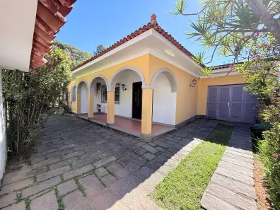 Casa com 3 Quartos à venda, 225m² no Valparaíso, Petrópolis