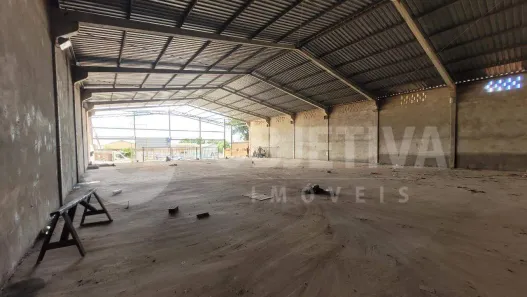 Galpão/Depósito/Armazém com 1 Quarto à venda, 2400m² no Nossa Senhora das Graças, Uberlândia