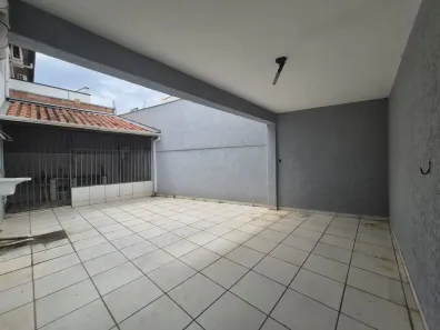 Casa com 3 Quartos para alugar, 80m² no Vila São Geraldo, Taubaté