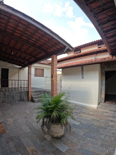 Casa com 5 quartos — Serrano, Belo Horizonte