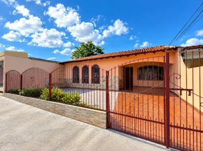 Casa com 5 Quartos para alugar, 180m² no Parque Residencial Joaquim Toledo Piza, Londrina