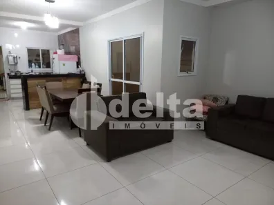 Casa com 3 Quartos à venda, 152m² no Jardim Holanda, Uberlândia