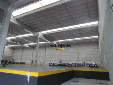 Galpão/Depósito/Armazém para alugar, 1025m² no Piraporinha, Diadema