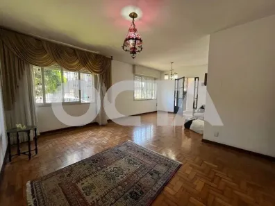 Casa com 3 Quartos para alugar, 250m² no Boa Vista, Porto Alegre