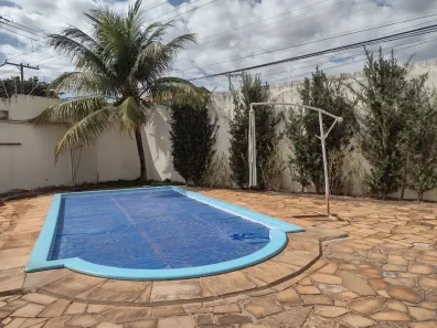 Casa com 4 Quartos à venda, 262m² no Vigilato Pereira, Uberlândia