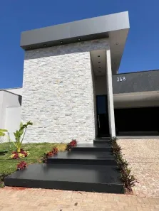Casa com 3 Quartos à venda, 210m² no Laranjeiras, Uberlândia